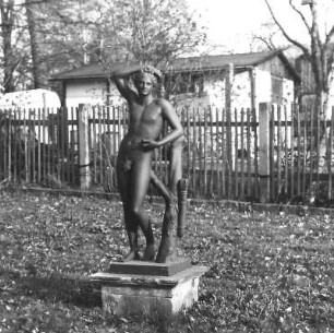 Lykischer Appolon : Lykischer Appolon. Eisenkunstguß; Höhe 150 cm. 1789. Wolkenburg (Wolkenburg-Kaufungen), Schloßpark
