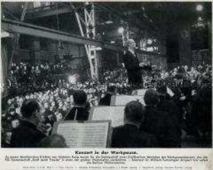 Die Berliner Philharmoniker unter der Leitung von Wilhelm Furtwängler spielen in einem Berliner Großbetrieb in der Werkpause