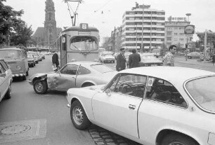 Verkehrsunfall zwischen zwei PKWs in der östlichen Kaiserstraße