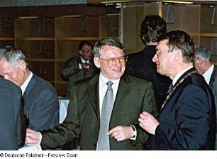 Bauübergabefeier. Prof. Jürgen Hering und Prof. Achim Mehlhorn im Gespräch