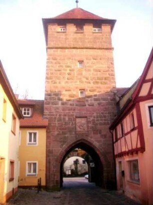 Stadtbefestigung-Stadttor (Unteres Tor) Ansicht aus der Stadt mit Durchfahrt