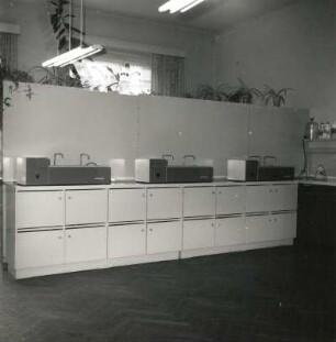 Roßwein. Ingenieurschule. Labor. Flachstrecke mit Behältnissen