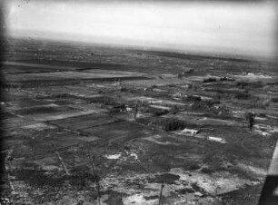Kulturlandschaft : Blick auf die bewässerte Kulturlandschaft östlich der Stadt Mendoza.