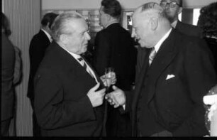 Höchenschwand: Gäste beim Aperitiv; Minister Veith