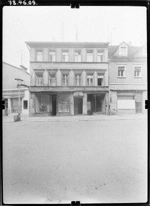 Torgau, Kurstraße 13. Wohnhaus mit Laden. Straßenfront