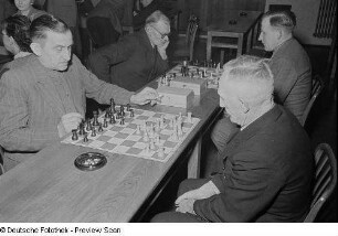 Schachspieler im Aufenthaltsraum