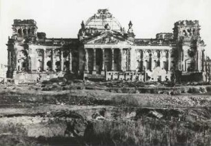 Berlin. Ruine des Reichstagsgebäudes