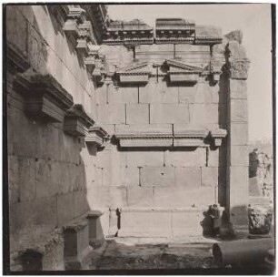 Eckige Exedra, Baalbek: Ansicht der Nordseite