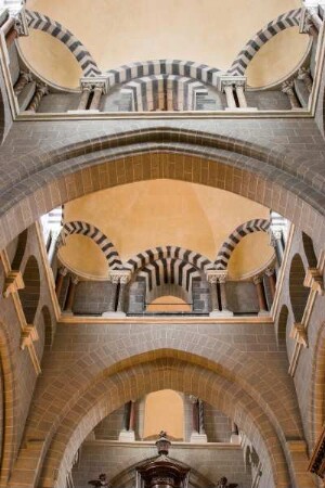 Frankreich. Auvergne. Haute Loire. Le Puy en Velay. Cathedrale Notre Dame. Romanischer Stil. UNESCO Weltkulturerbe. Deckenkonstruktion
