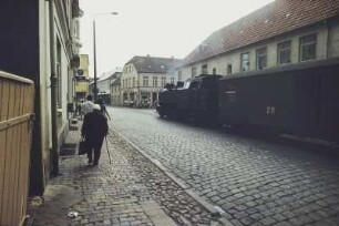 Bad Doberan. Bäderbahn Molli (dampfbetriebene Schmalspurbahn) vor der Kreuzung Goethestraße / Severinstraße