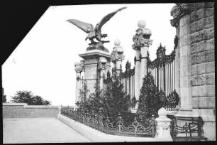 Budapest. Burggarten mit Turul : Budapest. Burggarten mit Turul (1905; Gyula Donáth)