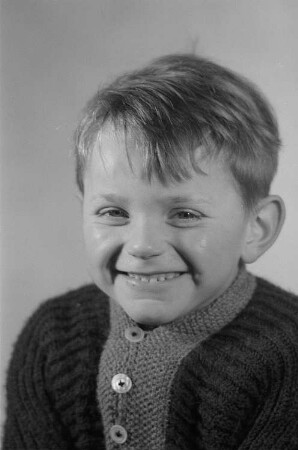 Ein lachender Junge (Lothar)