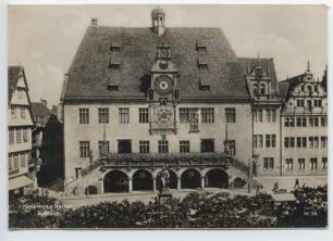 Rathaus mit Robert-Mayer-Denkmal