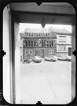 Mühlhausen, Obermarkt. Wohnhaus mit Laden. Straßenfront (während der Rekonstruktion)
