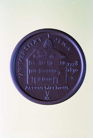 Justus Christian Loder, 1753-1832 : Justus Christian Loder, 1753-1832. Medaille. Böttgersteinzeug. Rückseite mit Abbildung des Accouchierhaus und Inschrift