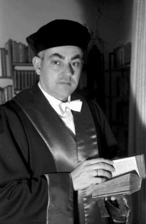 Freiburg: Wohnung; Prof. Dr. Horst Ehmke; Portrait im Talar