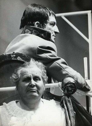 Die Verfolgung und Ermordung Jean Paul Marats - dargestellt durch die Schauspielgruppe des Hospizes zu Charenton unter Anleitung des Herrn de Sade