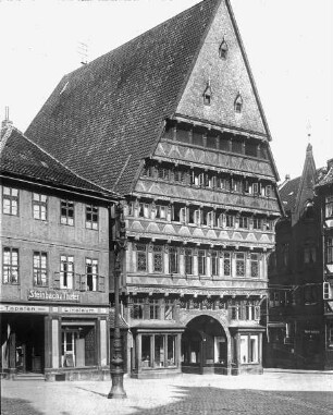 Hildesheim, Knochenhaueramtshaus (Gildehaus) zerstört; 1986 rekonstruiert