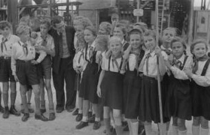 Reportage: VEB Stahl- und Walzwerk Brandenburg : Gruppenfoto der Pioniere