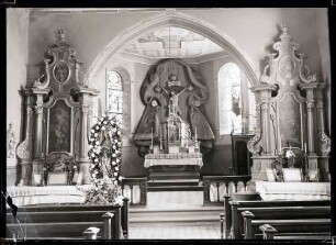 Katholische Kirche innen nach Osten