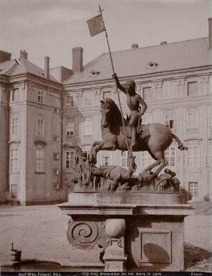 635 Prag, Bronzestatue des heil. Georg, 16. Jahrh.