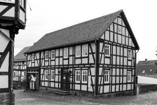 Wohnhaus (Einhaus, Fachwerk); Rosenthal, Am Rathaus 1