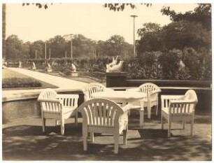 Ausstellungsgarten Jubiläums-Gartenbau-Ausstellung 1926, Dresden: Blick auf den Garten zum Blauen Rittersporn, Abschnitt 4