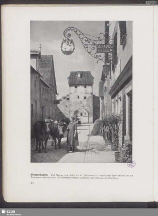 Sommerhausen. Das Maintor (erste Hälfte des 16. Jahrhunderts9 in ursprünglicher Form erhalten, mit der Stadtmauer rechts und links