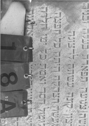 Grabstein 18 (Index: 99786601) Maße HxBxT: 186x60x24 cm Symbolik: Mohnkapseln: Grabstein 18A