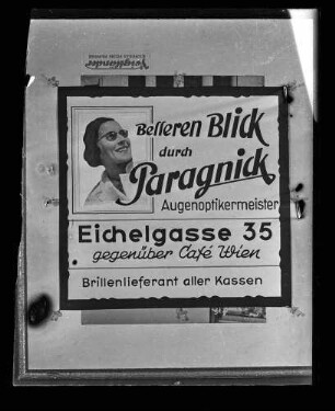 Werbung des Augenoptikermeisters Paragnick, Eichelgasse 35, gegenüber Cafe Wien