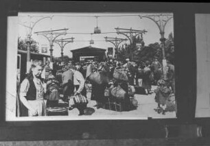 Reproduktionen verschiedener Fotografien