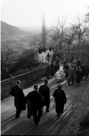 Heidelberg: Spaziergänger am Philosophenweg