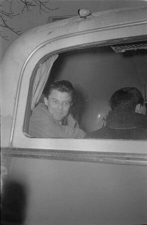 Besuch und Auftritt des französischen Schauspielers Gérard Philipe als Hauptdarsteller. Fotoserie anläßlich des Gastspiels des Pariser Théâtre National Populaire (TNP) mit "Ruy Blas" von Victor Hugo im Großen Haus der Staatstheater Dresden, 19. März 1955