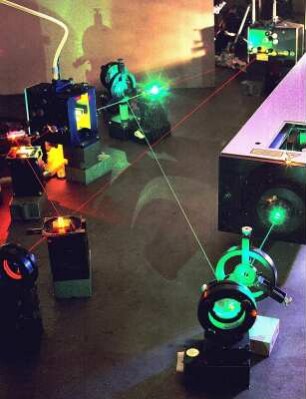 Laserstrahlen und -anlage im Zeiss-Planetarium Jena