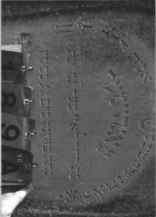 Grabstein 189 (Index: 99786041) Zustand: eingesunken, unterste Zeile abgeblättert Maße HxBxT: 99x62x22 cm: Grabstein 189A