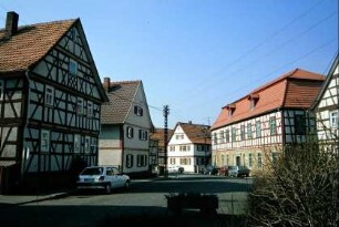 Teilansicht "Am Manger"; großes Haus rechts ist Schule