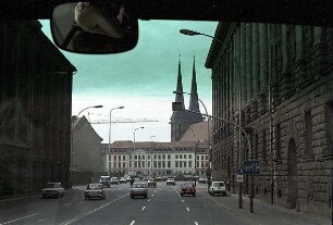 Berlin: Straße mit Nicolaikirche