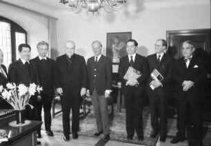 Freiburg: Rathaus, Kardinal Sebastiano Baggio, Sardinien, bei Oberbürgermeister Keidel, Gruppe stehend