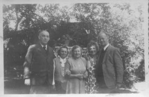 Gruppenbild mit Etha und Eleonore Richter