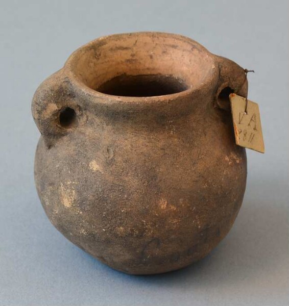 Clay vessel (miniature)