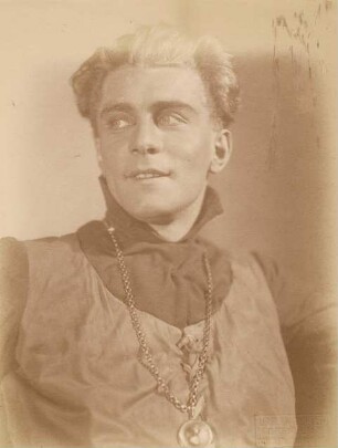 Felix Steinböck als Prinz Heinz in "König Heinrich IV." (1.Teil) von William Shakespeare. Dresden: Schauspielhaus, Neueinstudierung 06.05.1926