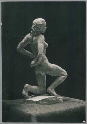 Kniende, 1925, Gips