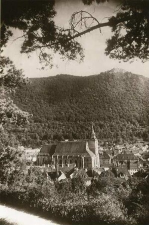 Kronstadt (heute Brașov / Rumänien). Blick über die "Schwarze Kirche"auf die Zinne