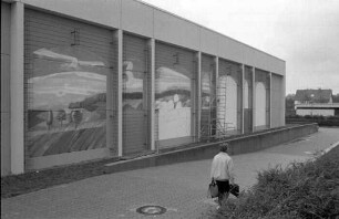 Gymnasium Neureut (Schulzentrum Neureut). Fassadengestaltung an der Sporthalle