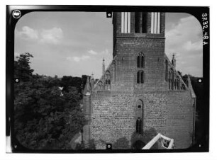 Neubrandenburg. Stadtkirche St. Marien (Wiederaufbau 1975-2001). Teilansicht von Westen