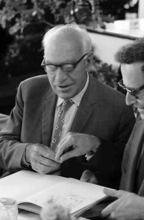 25. Jubiläumstagung 1975 Medizin; Bayrisches Frühstück: Sir John C. Eccles
