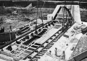 Wehrbaustelle der Staustufe Zeltingen/Mosel