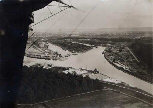 Luftbildaufnahmen von Karlsruhe. Rheinhafen/Rheinstadt - Rheinhafen mit Stichkanal