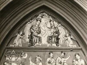 Darstellung der Marienkrönung im Tympanon des Westportals