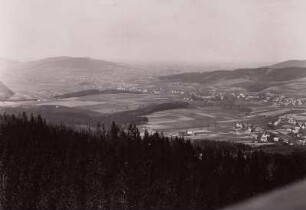 Lausitzer Bergland. Mittleres Spreetal und Unteres Cunewalder Tal gegen Mönchswalder Berg, Herrnsberg und Drohmberg (vorn rechts: Siedlung Zieglertal)